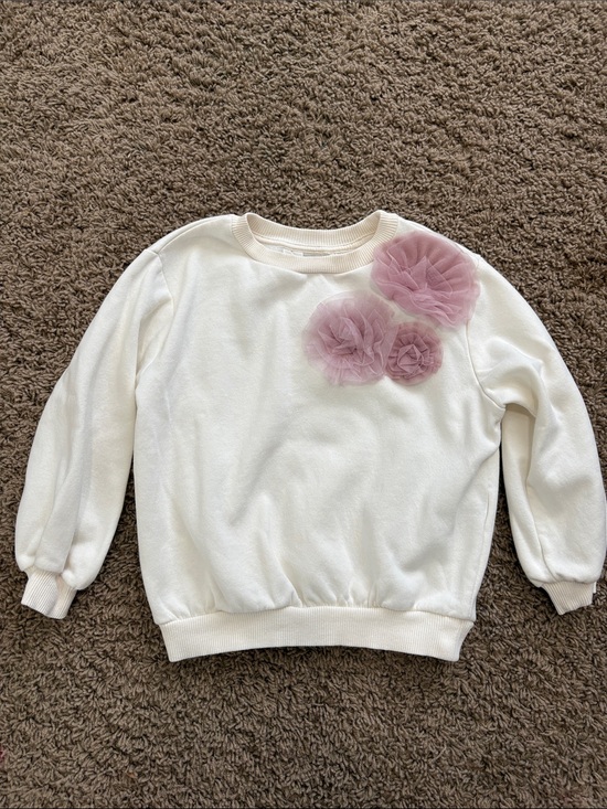 H&M Other - H&M Cream Crewneck Sweatshirt with Pink Accent